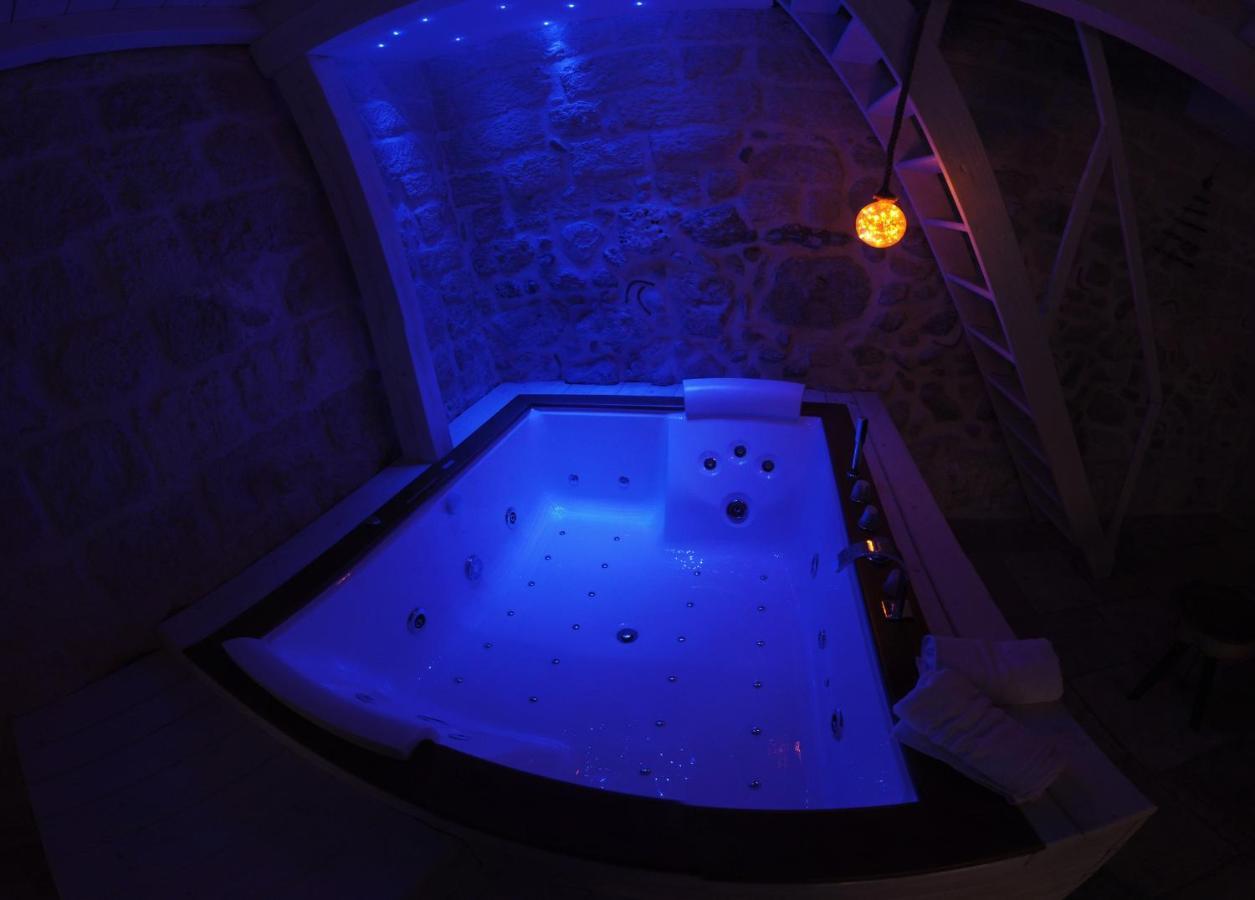 Le Vecchie Mura Suite & Room Manfredonia Bagian luar foto