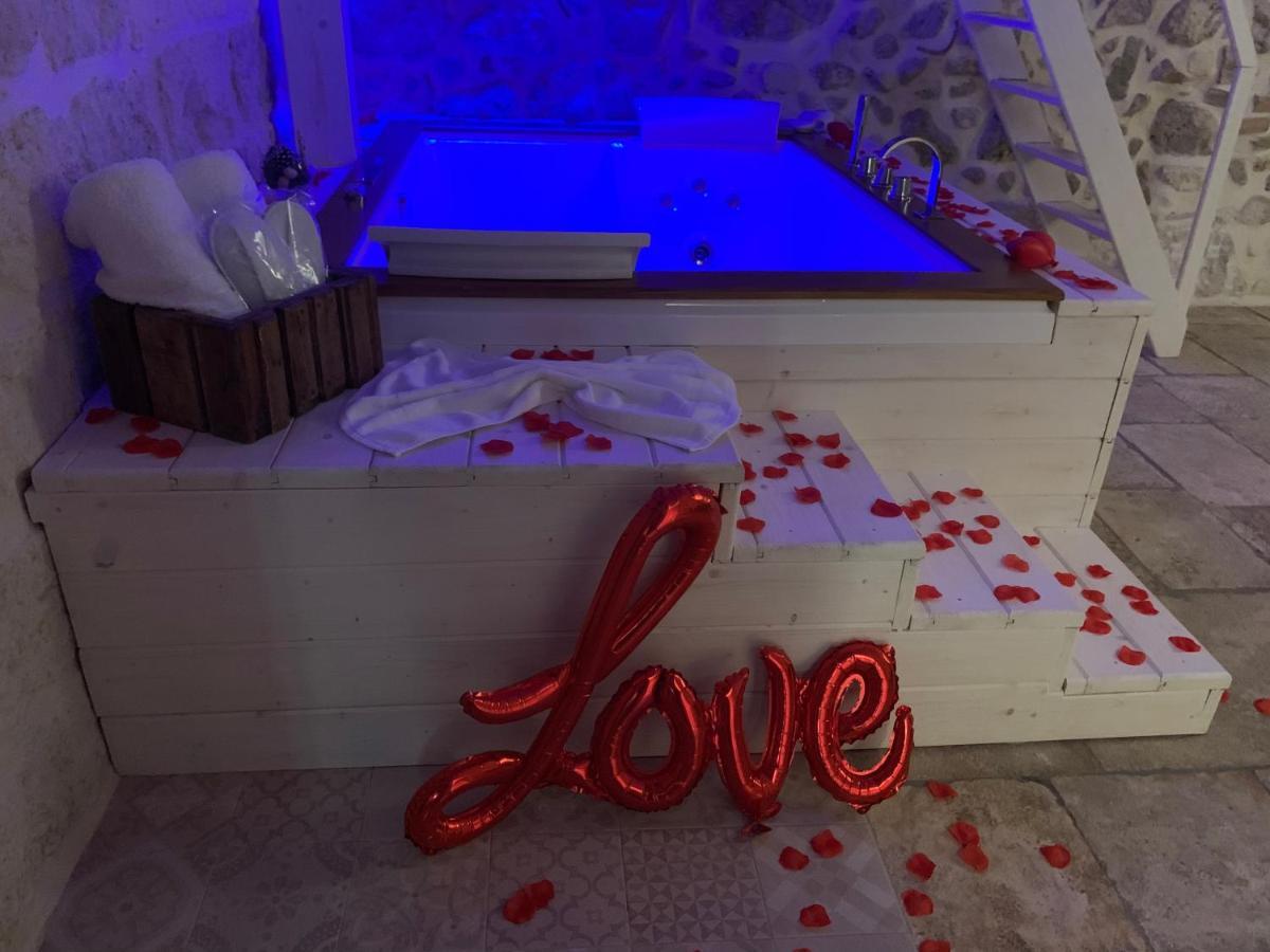 Le Vecchie Mura Suite & Room Manfredonia Bagian luar foto